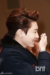 组图：灿烈土豪风现身《丛林法则》记者会