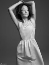 组图：刘滢黑白写真恬静纯真自然流露