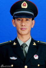 组图：盘点明星帅气军装造型 男星阳刚女星飒爽