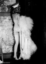 德普小新欢大片雌雄同体 上演狂野性爱