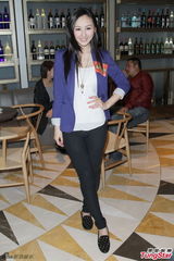 组图：高海宁怕惹绯闻情人节不敢出门