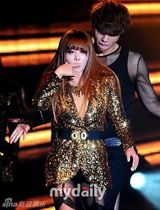 组图：韩团brown eyed girls办19禁演唱会大玩性感