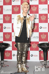 组图：韩团TEENTOP首次举办单独演唱会