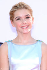 组图：《广告狂人》小美女琪兰-席普卡直筒裙变熟女