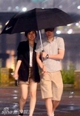 组图：韩球星朴智星公开恋情 爱上美女主播