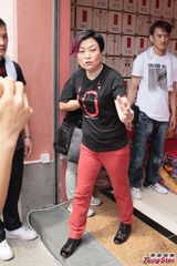 组图：歌迷纸鹤献张国荣 陈淑芬感叹功德圆满