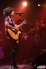 组图：Lara梁心颐自组公司 献歌谢周杰伦栽培