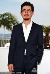 高清组图：《黄海》发布会 河正宇收获导演香吻