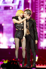 组图：G-DRAGON包揽2013MAMA四奖创佳绩