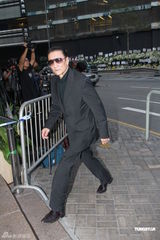 组图：众好友拜祭邓光荣灵堂 洪金宝成龙谢贤等出席