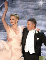 组图：查理斯-塞隆优雅献舞 塔图姆温柔揽美