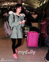 组图：全智贤结束中国行返韩 朴诗妍赴美拍写真