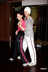 幻灯图：林峰为演唱会紧张排舞 与徐子珊大跳辣舞