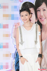 组图：孙燕姿产后捞金白衣裤裙保养得宜