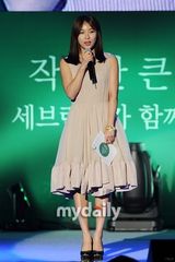 组图：韩歌手Se7en慈善开唱 河智苑2NE1任嘉宾