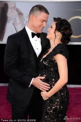 组图：奥斯卡红毯-钱宁-塔图姆热吻怀孕娇妻