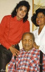 幻灯图集：杰克逊珍贵生活照曝光 旧照显现欢乐时光