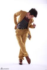 组图：任泉鬼马写真造型多变玩心大开