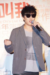 组图：萧煌奇出道10年开唱 预告大秀舞技