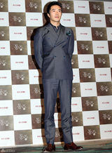 高清组图：韩星权相佑(权相宇)郑丽苑新片《疼痛》媒体首映