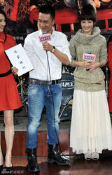 组图：杜淳加盟《北京青年》 豪饮自制鸡尾酒