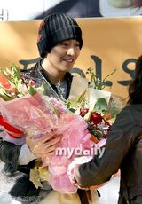 组图：神话Eric退伍 正式结束为期两年的兵役