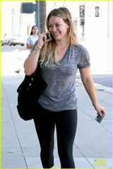 组图：希拉里-达夫加州健身逛街 惬意畅享阳光