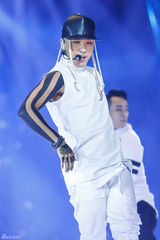 组图：G-DRAGON包揽2013MAMA四奖创佳绩