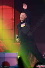 组图：容祖儿否认妒忌王菀之夺奖 陈奕迅力挺