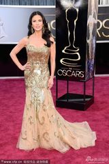 组图：凯瑟琳-泽塔琼斯携老公道格拉斯秀恩爱