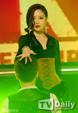 组图：f(x)《冠军秀》唱新歌 EXO夺冠搞怪