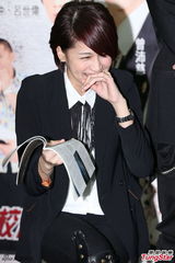 组图：汪东城当人体模特 模仿蒙娜丽莎惟妙惟肖