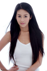 幻灯图集：颖儿写真秀发飞扬 动感活泼不失妩媚