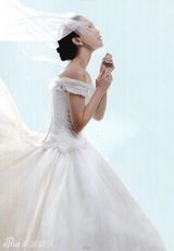 幻灯图集：准新娘范文芳婚纱写真 传达大婚喜悦