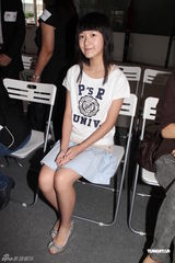 组图：徐娇清纯亮相 和周星驰保持“父女”关系