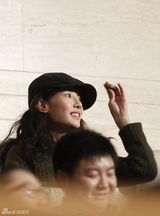 组图：羽泉圣诞夜开演唱会 当众换装海泉反串