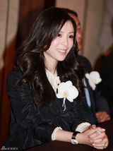 组图：张静初出任韩国文化大使 短裙亮相大秀美腿