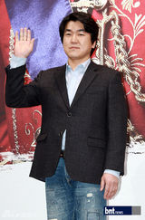 组图：李胜基河智苑出席《TheKing2hearts》发布会