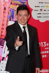 组图：周秀娜穿太空服被吊起 花心前男友遭炮轰