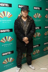 组图：RAP小天王寿君超亮相圣诞派对 