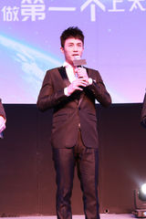 组图：杜淳开启型男魅力之旅 期待体验太空游