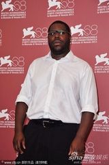 组图：《羞耻》发布会 迈克尔·法斯宾德休闲亮相