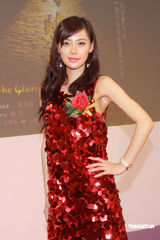 幻灯图集：万梓良加盟《岁月骄阳》 吻太太秀恩爱