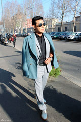 组图：陆毅出席米兰时装周 清新帅气秀长腿