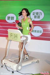 组图：张智霖挑战马拉松比赛 刘心悠自曝压力大