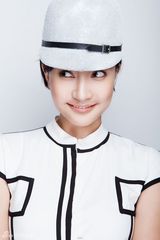 组图：阎娜清爽甜美写真展夏日轻快活力