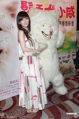 组图：周慧敏长裙飘逸淑女依旧 首度配音体验奇特