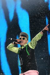 组图：中国好声音巡演南京站雨中精彩献唱