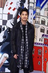 高清图：朴施厚文根英宣传《清潭洞爱丽丝》