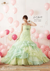 组图：筱田麻里子自创婚纱品牌唯美梦幻